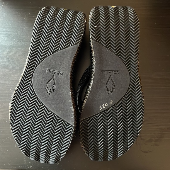 Volatile sandals black size 9 - Picture 3 of 3